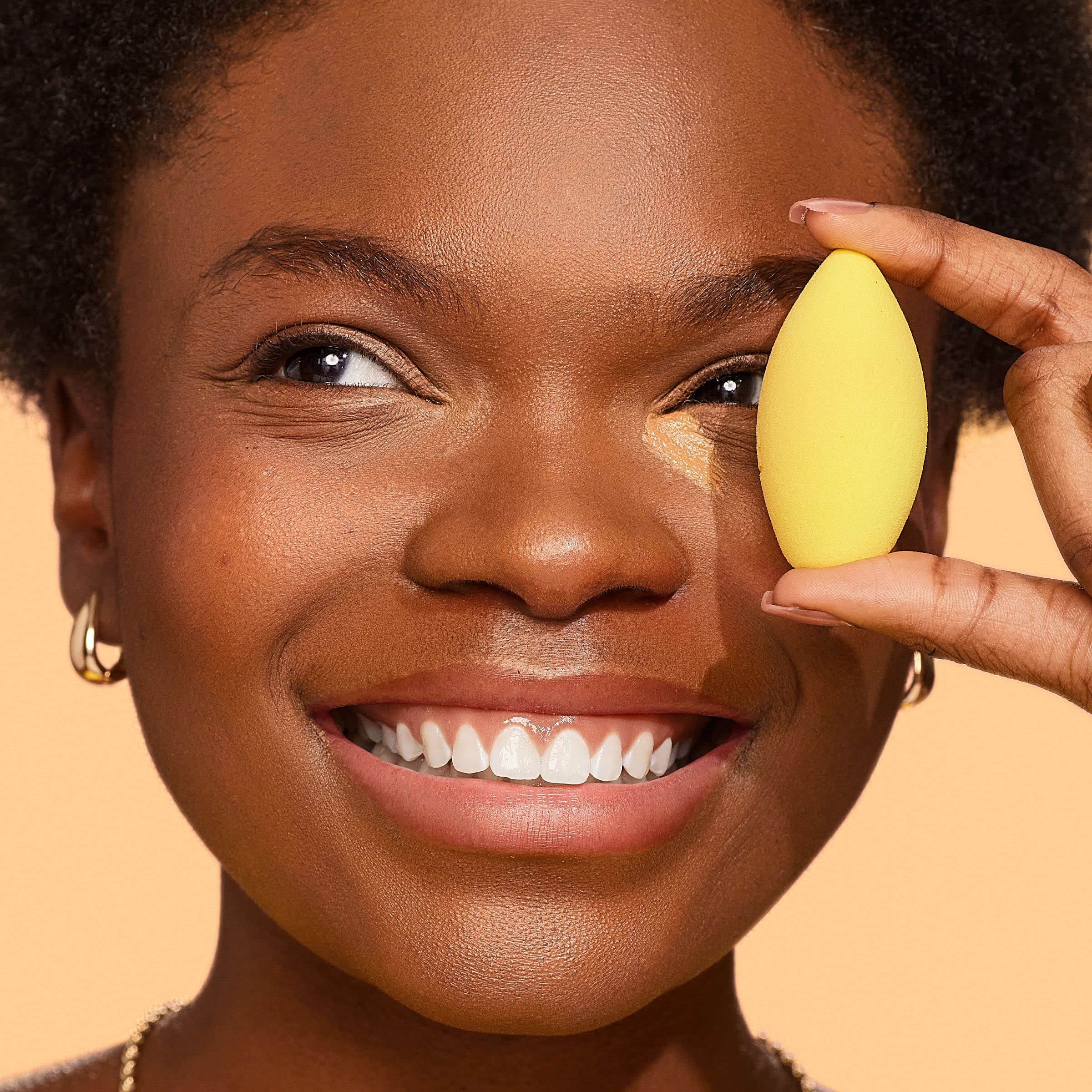 Real Techniques Miracle Concealer Sponge yellow color helps quick identification.