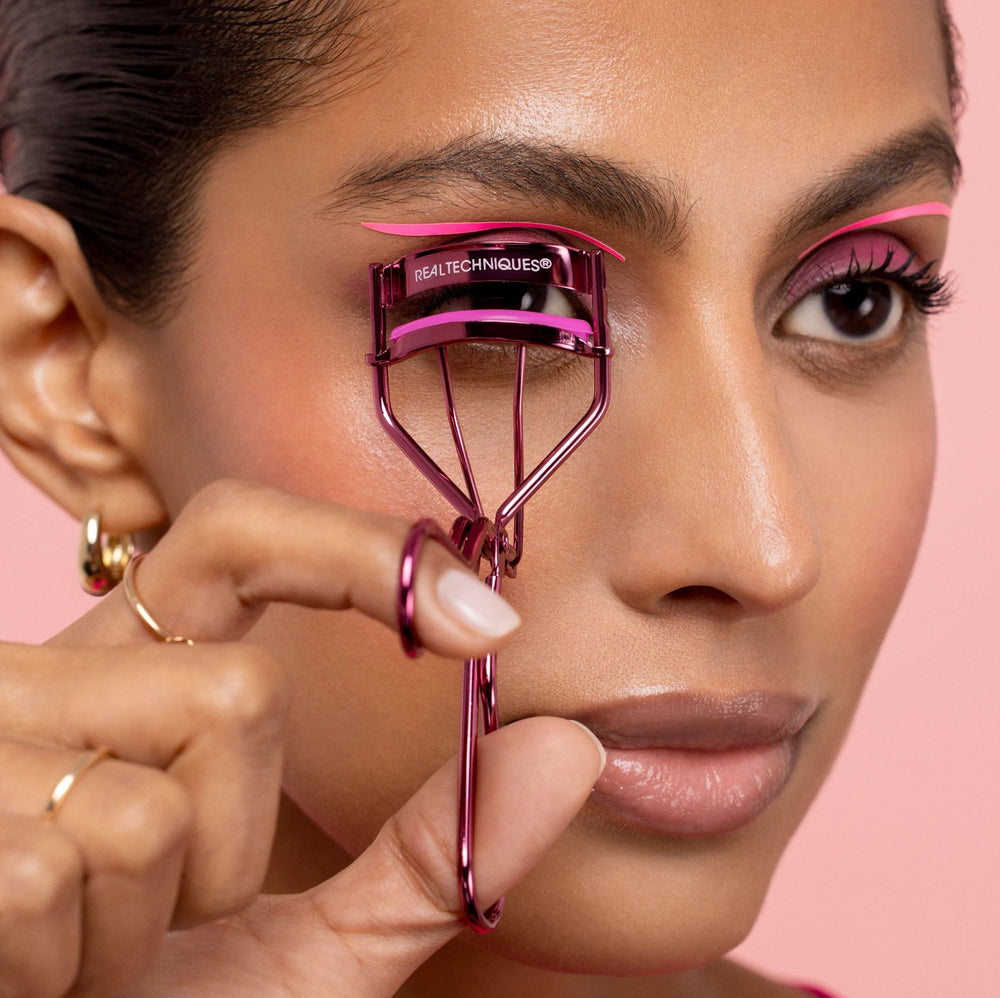 Real Techniques Miracle Eyelash Curler comfort grip handles provide control during use