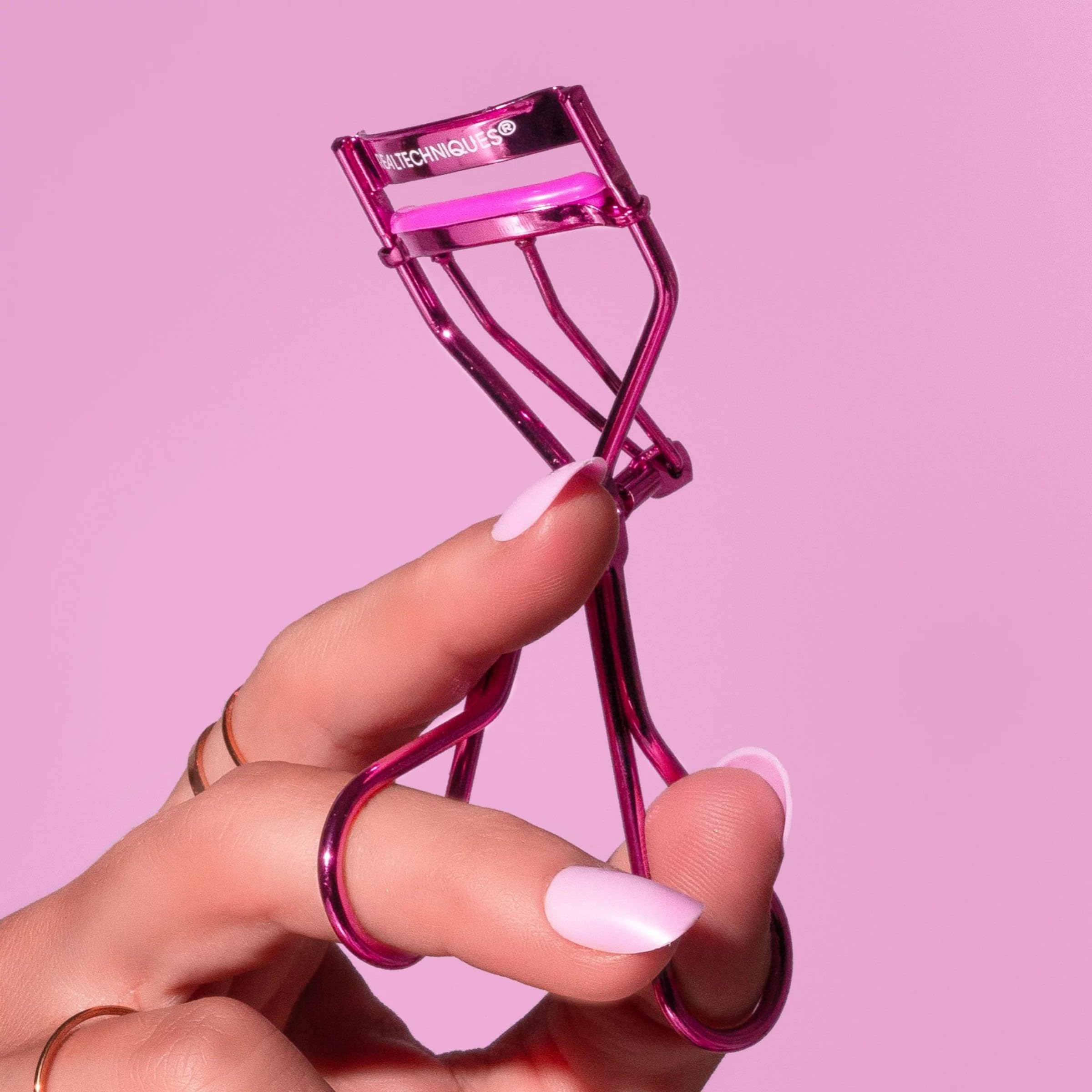 Real Techniques Miracle Eyelash Curler in use shows simple operation
