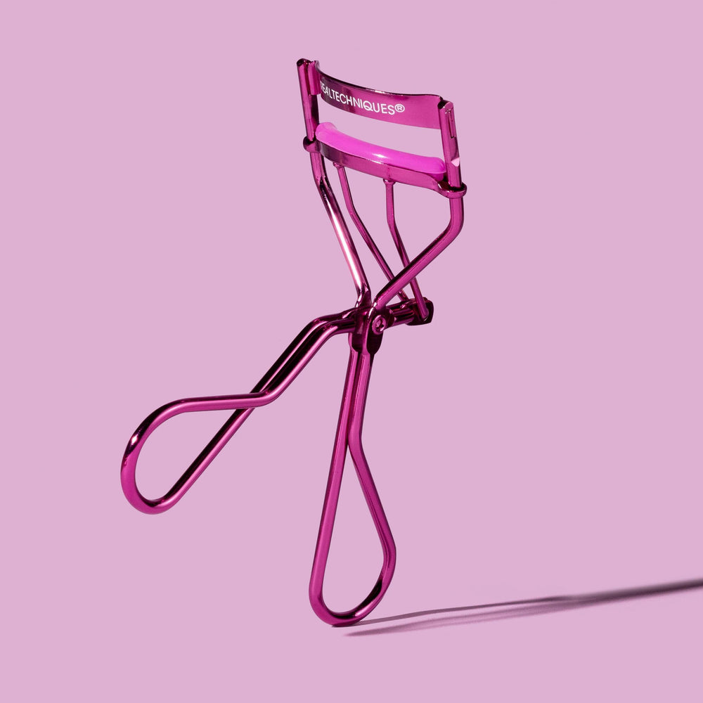 Real Techniques Miracle Eyelash Curler pink cap protects the curler