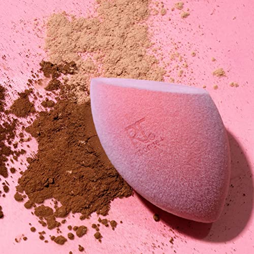 Real Techniques Miracle Powder Sponge cruelty-free and latex-free for ethical use.