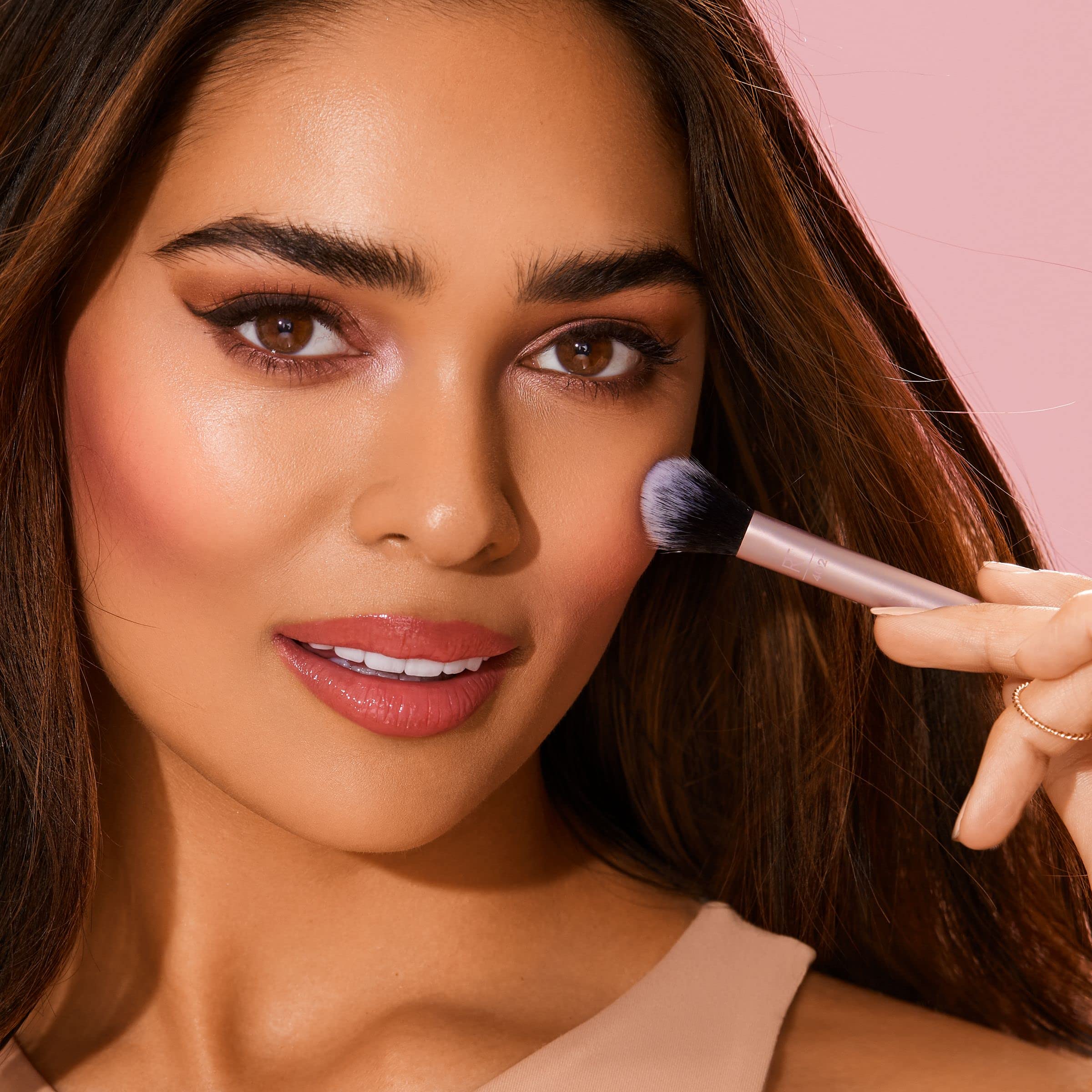 Real Techniques Setting Brush ideal for powder blending and natural finish.
