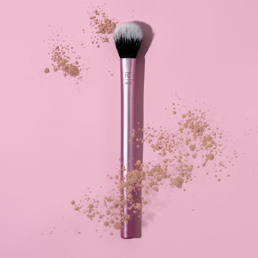 Real Techniques Setting Brush compact design supports precise, controlled makeup placement.
