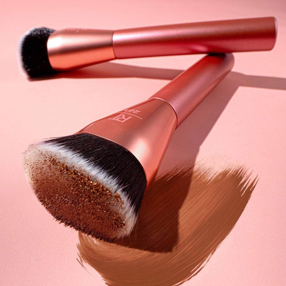 Real Techniques Snatch Sculpt vegan cruelty-free brush with premium performance.