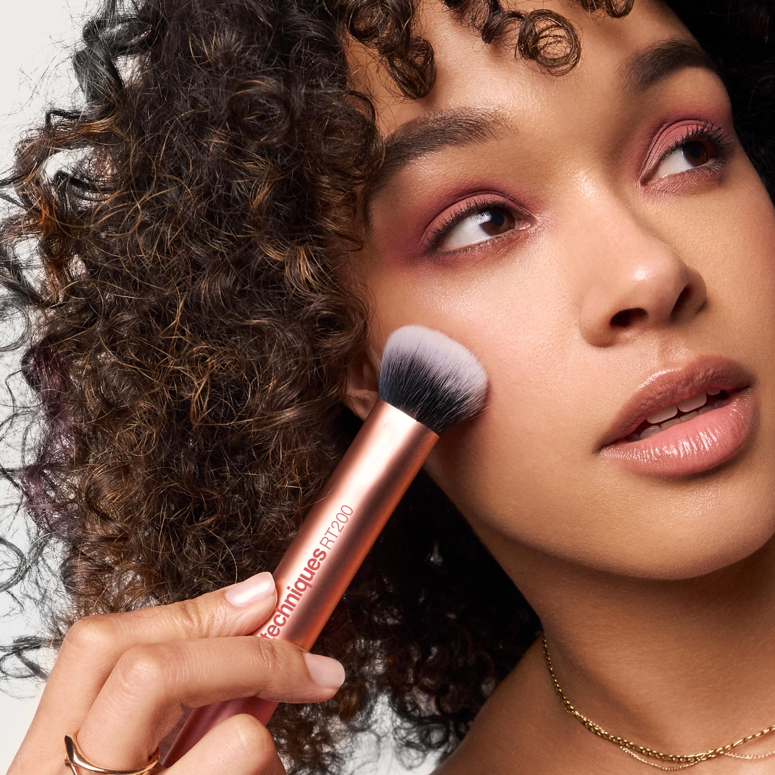 Real Techniques travel-friendly kit perfect for on-the-go makeup routines