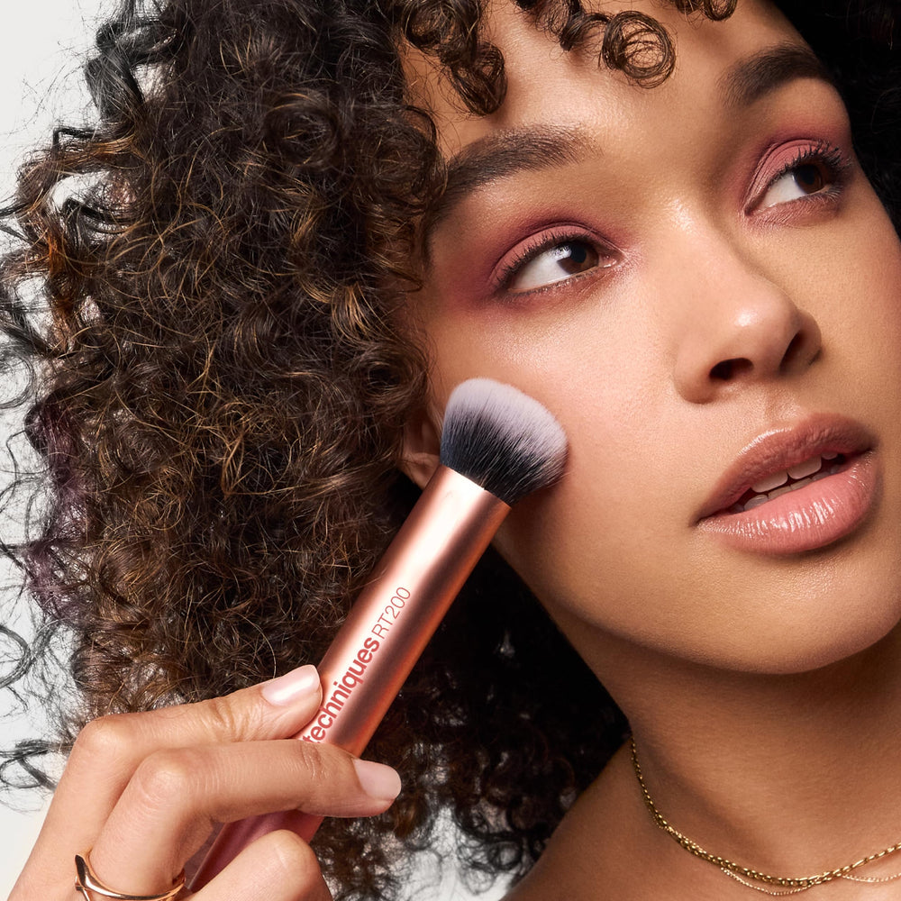 Real Techniques travel-friendly kit perfect for on-the-go makeup routines