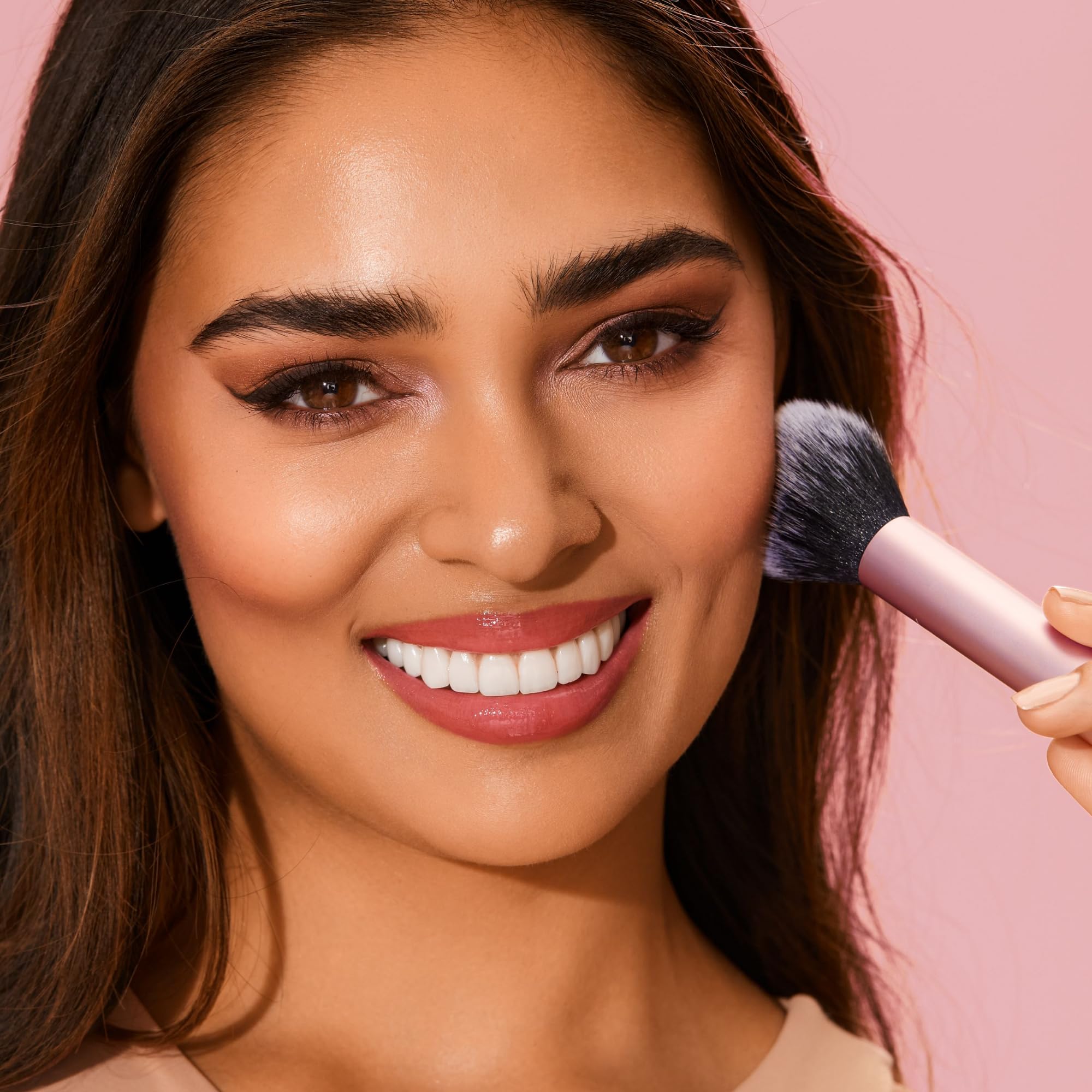 Real Techniques Travel Fantasy Mini Shadow Brush 308 for smooth eyeshadow application.