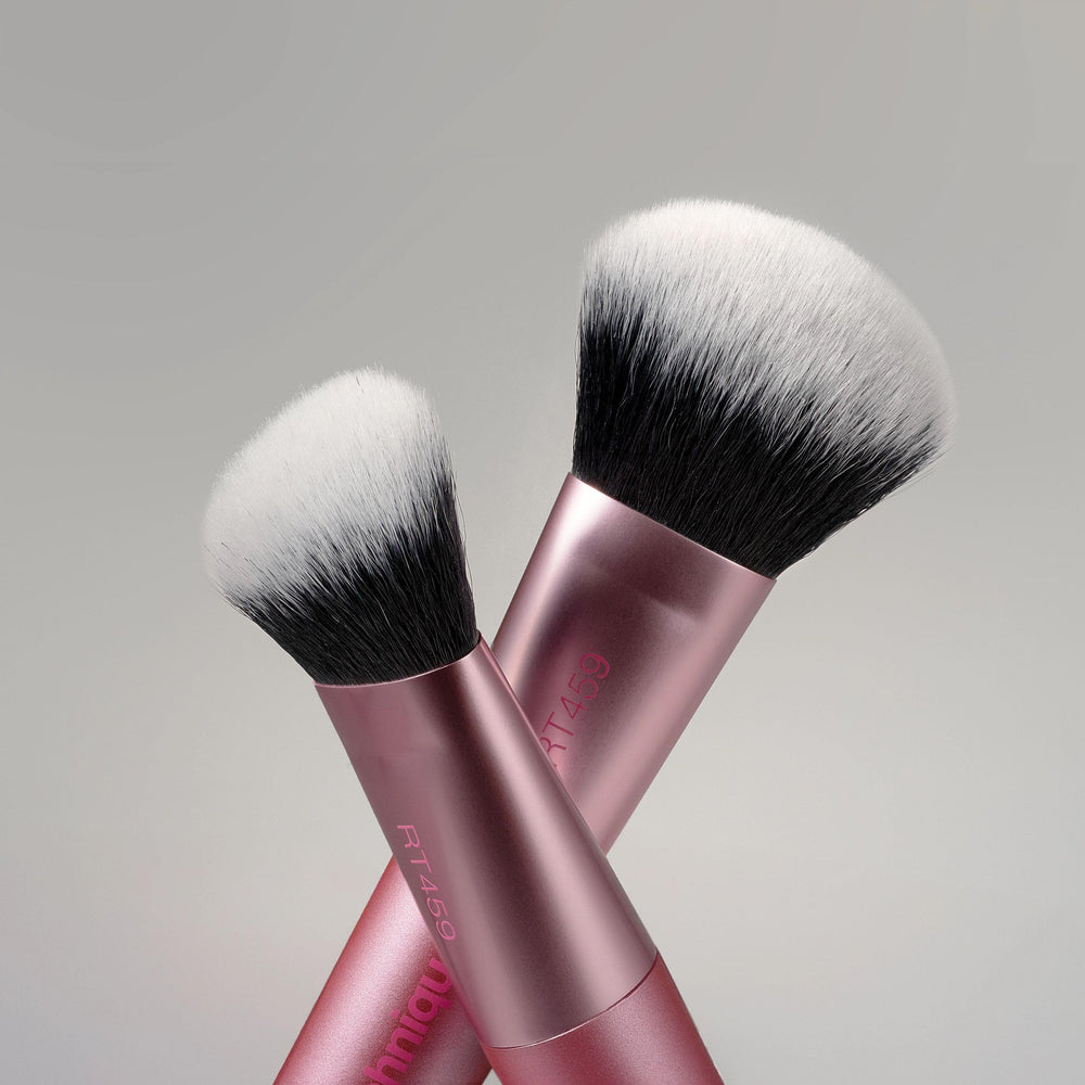 Real Techniques Ultimate Multi-Tasker Brush vegan and cruelty-free tool for ethical beauty.