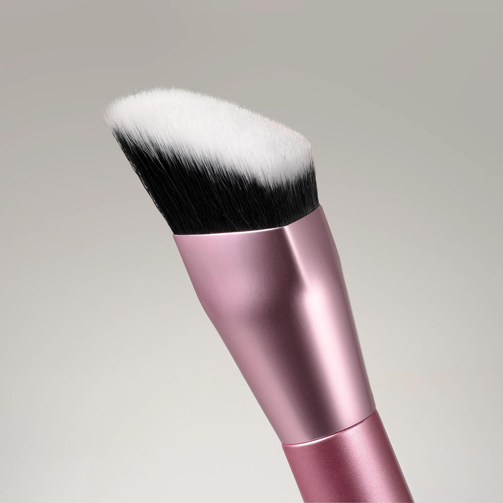 Real Techniques Cheek Hugging Contour Brush uses cruelty-free materials.
