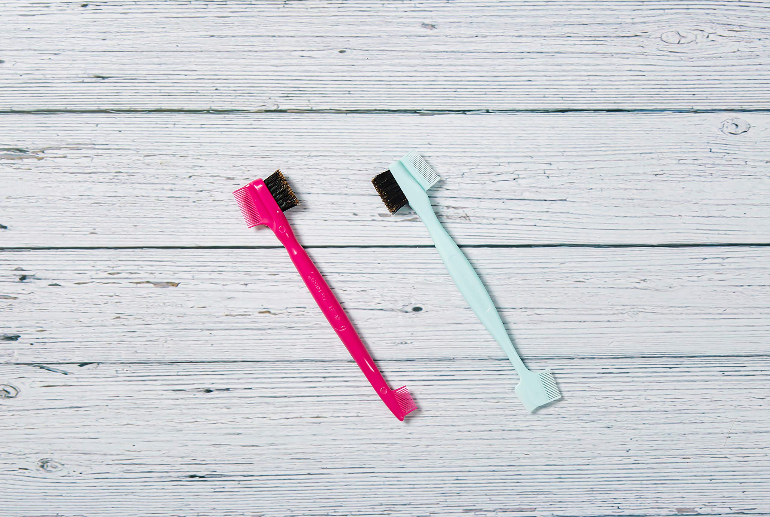 Red by Kiss Ultimate Edge Fixer brush in use enables precise gel application on edges.
