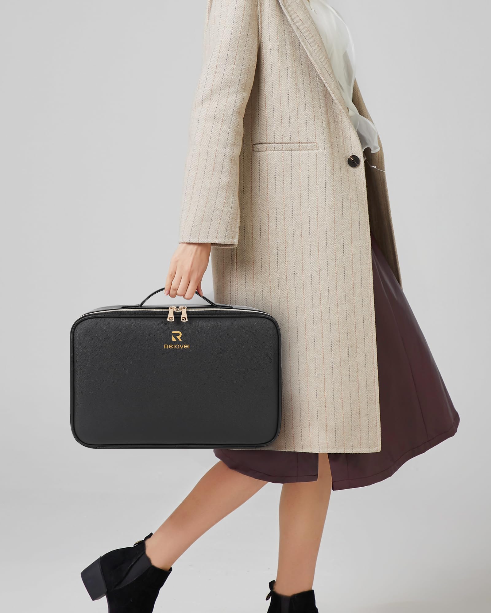 Relavel case includes shoulder strap for hands-free travel.