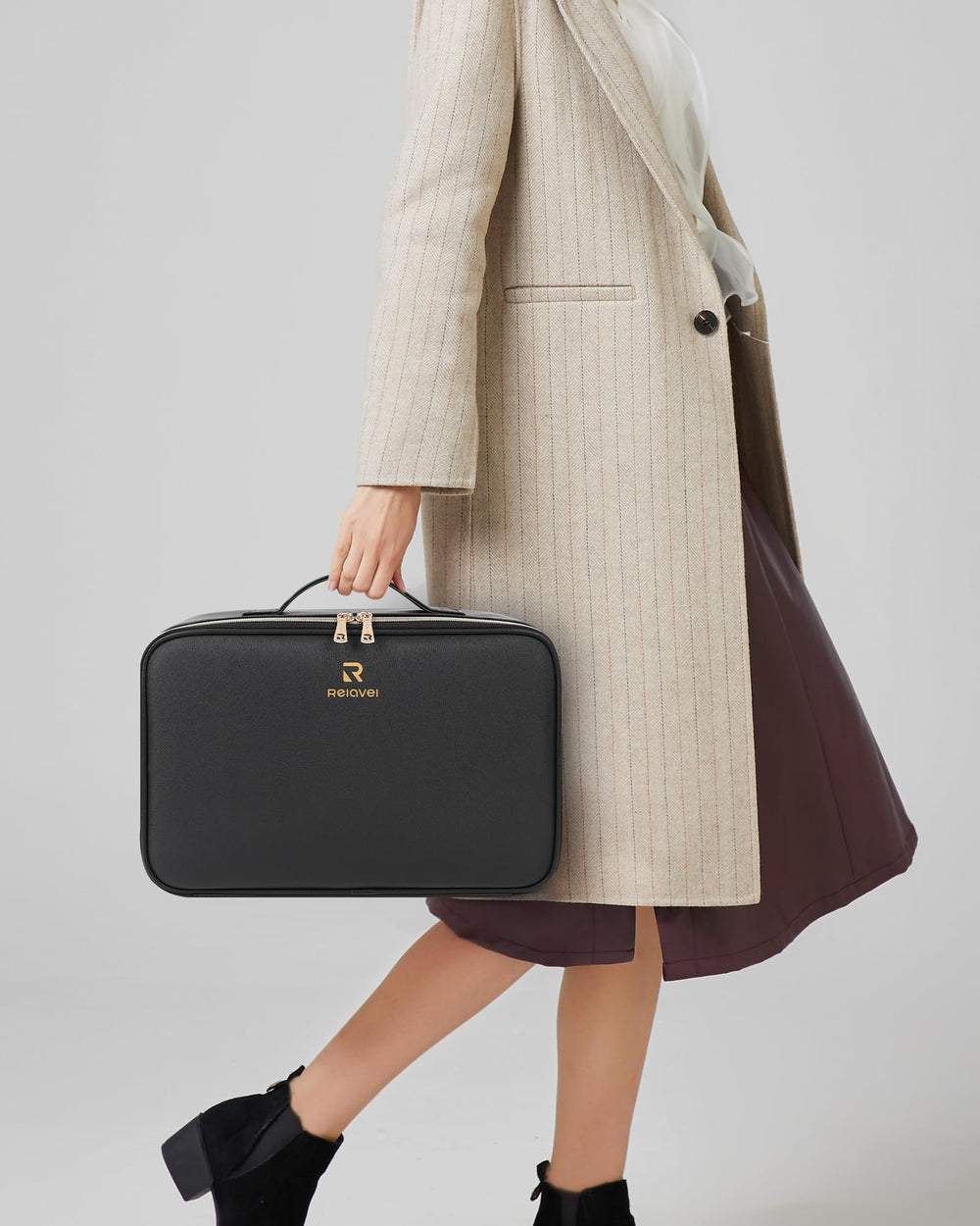 Relavel case includes shoulder strap for hands-free travel.