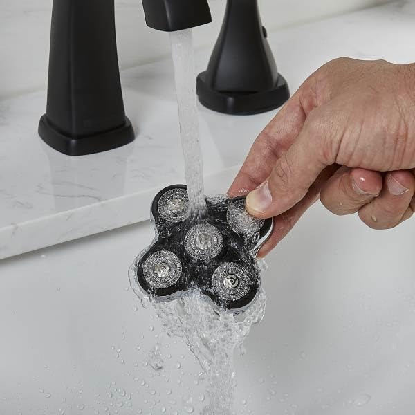 Remington XR7000 Balder Pro wet-dry versatility ensures easy maintenance.
