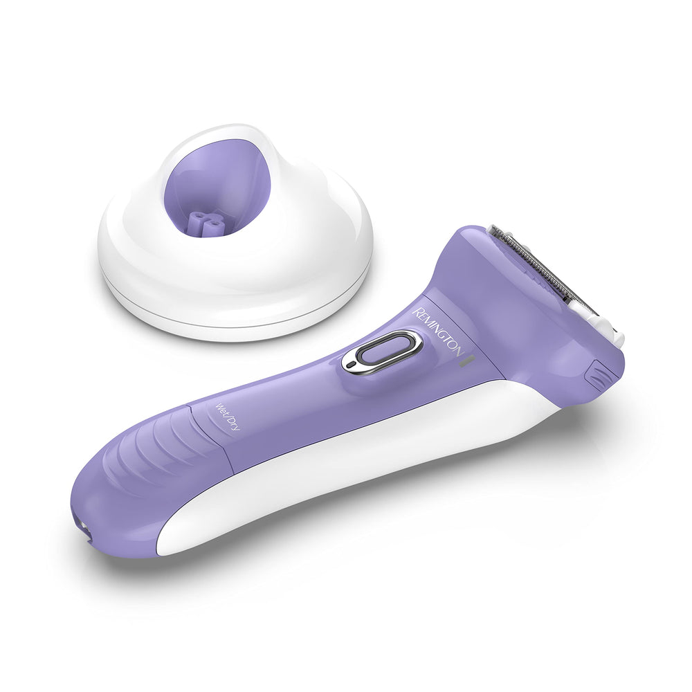 Remington Smooth & Silky 4-blade system highlights even hair capture.