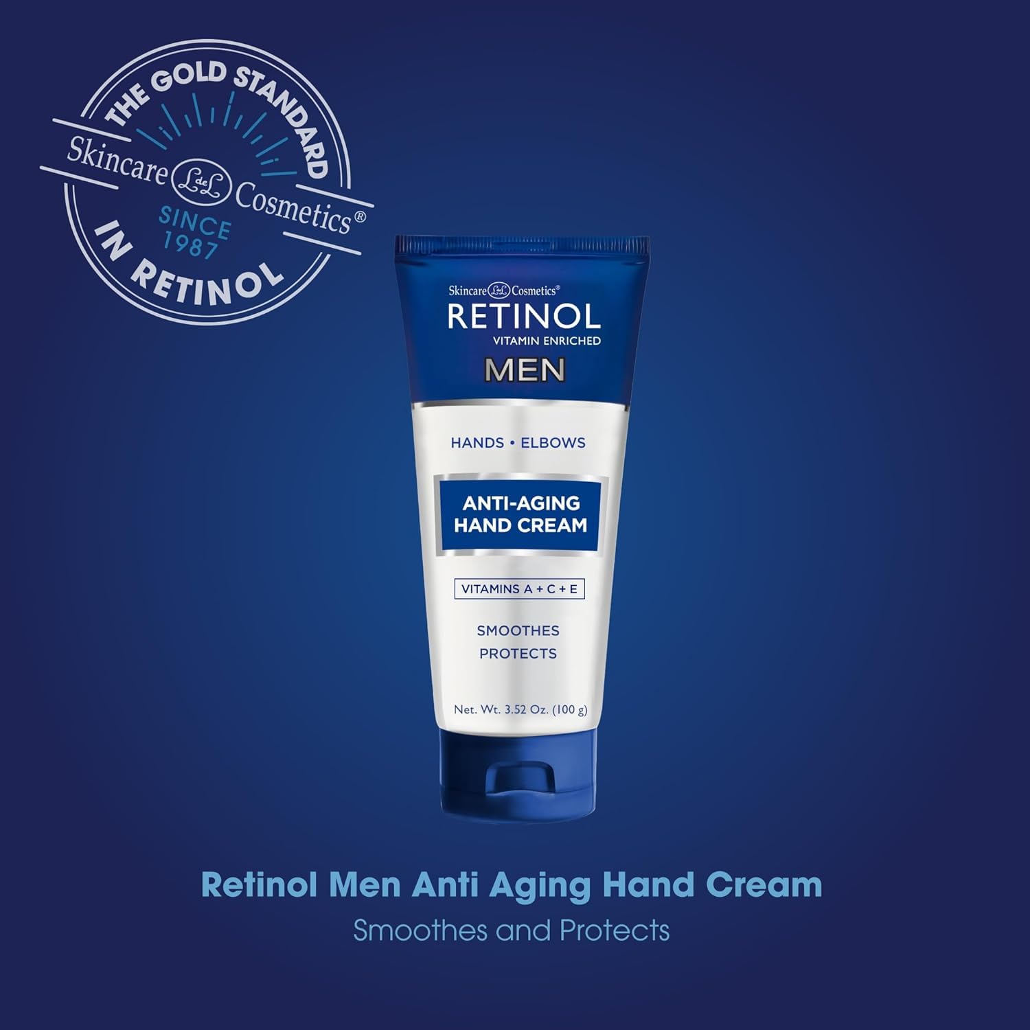 Aplicación suave de Retinol en manos para cuidado diario.