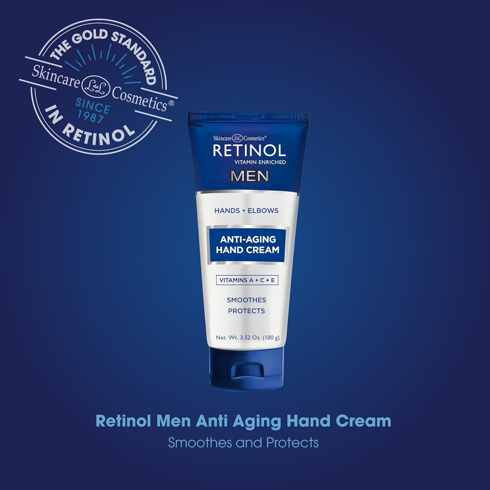 Aplicación suave de Retinol en manos para cuidado diario.