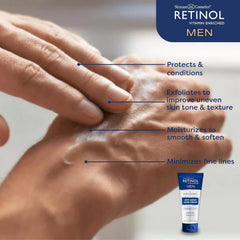 Uñas y cutículas recibiendo cuidado con Retinol.