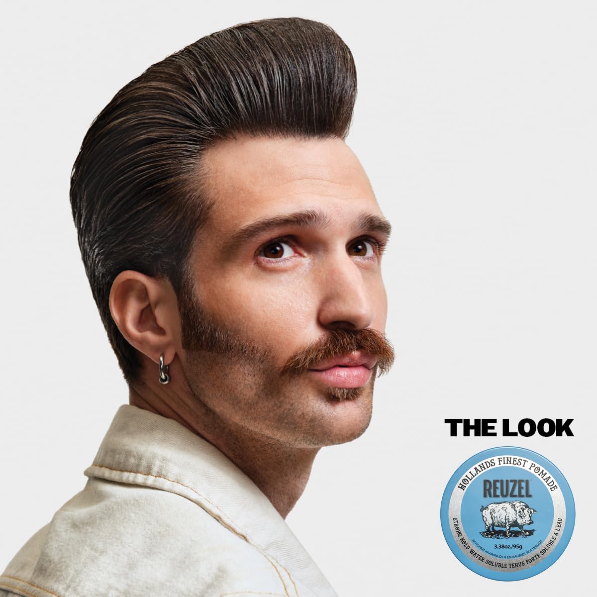 REUZEL Blue Pomade en envase metálico muestra calidad profesional y acabado limpio.