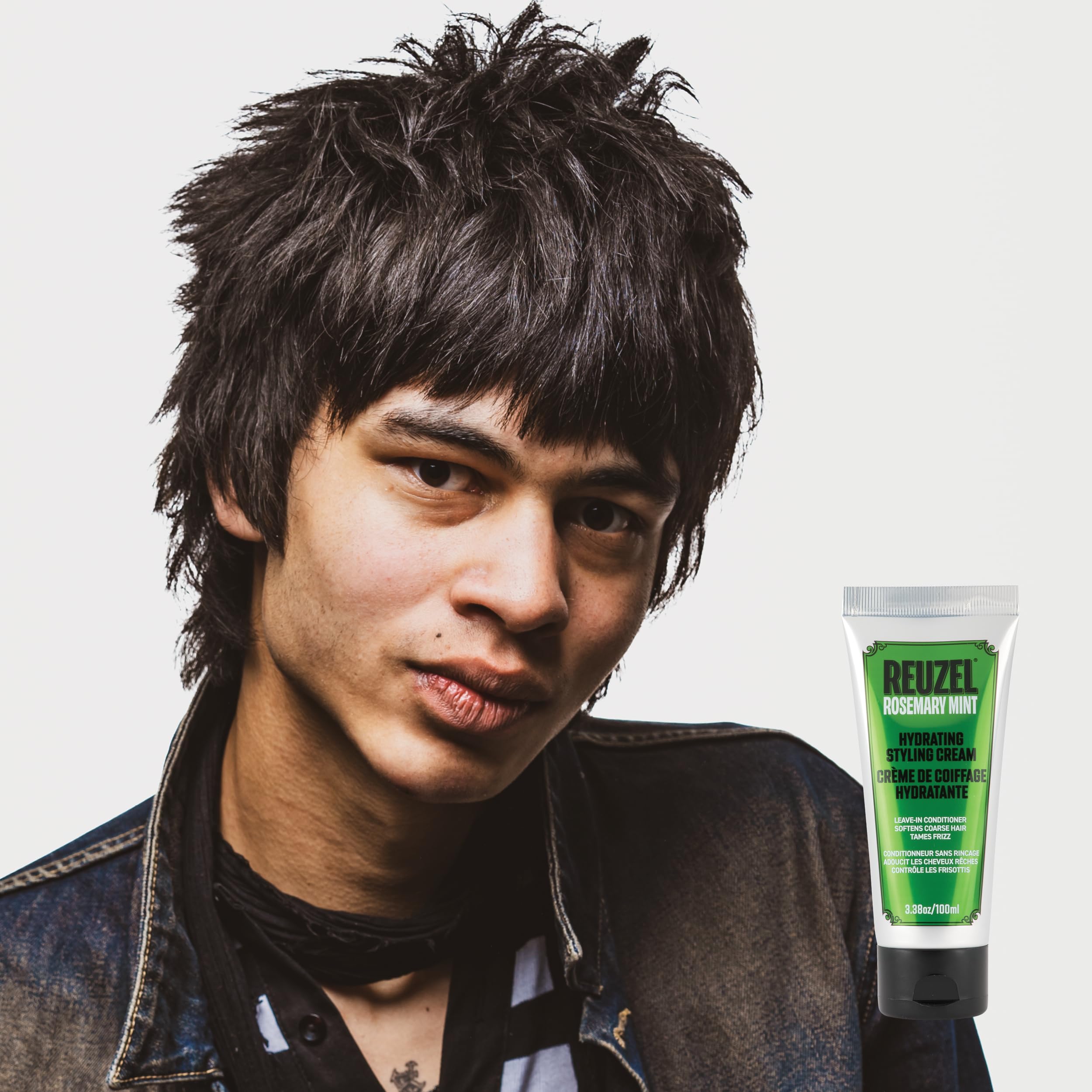 REUZEL Crema de peinado ligera, controla frizz con facilidad.