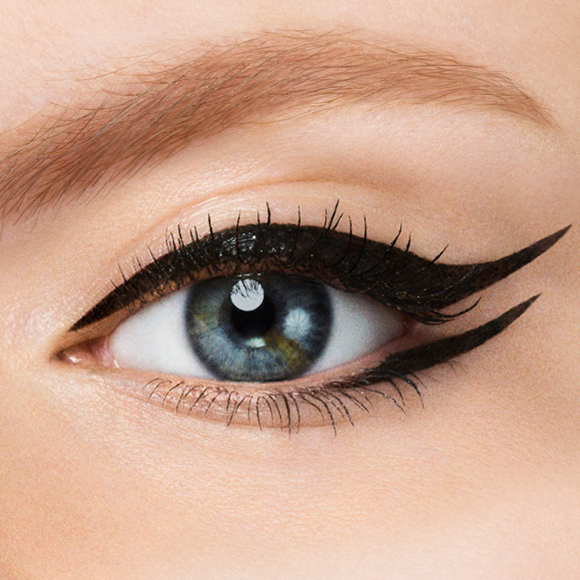 Revlon ColorStay angled-edge eyeliner pen versatile for thin to thick lines.
