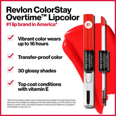 Revlon ColorStay Overtime Lipcolor con brillo superior en labios.