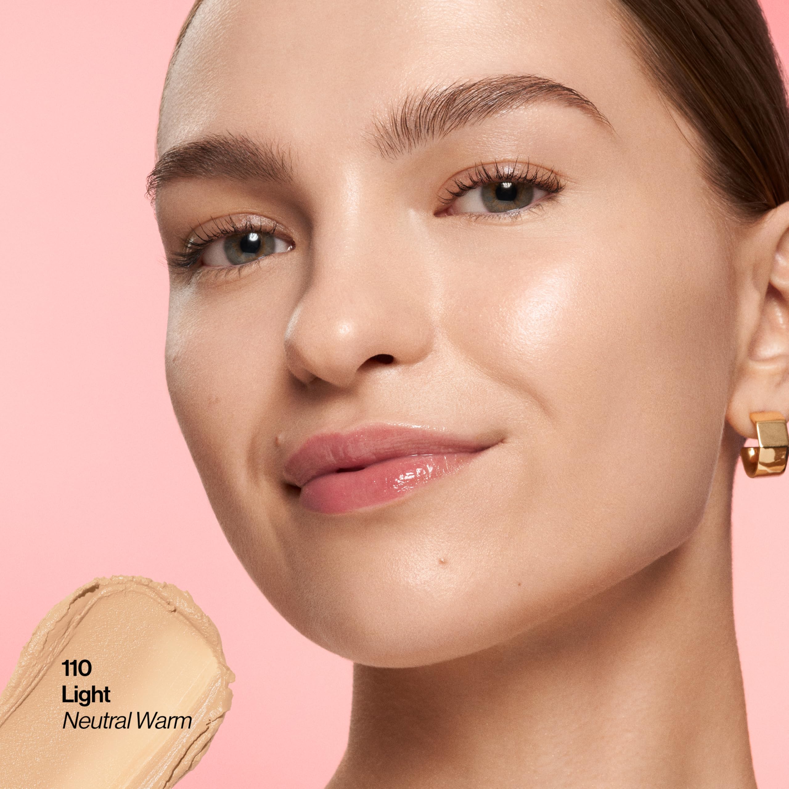 REVLON Glimmer Stick, textura ligera que no deja sensación grasosa.
