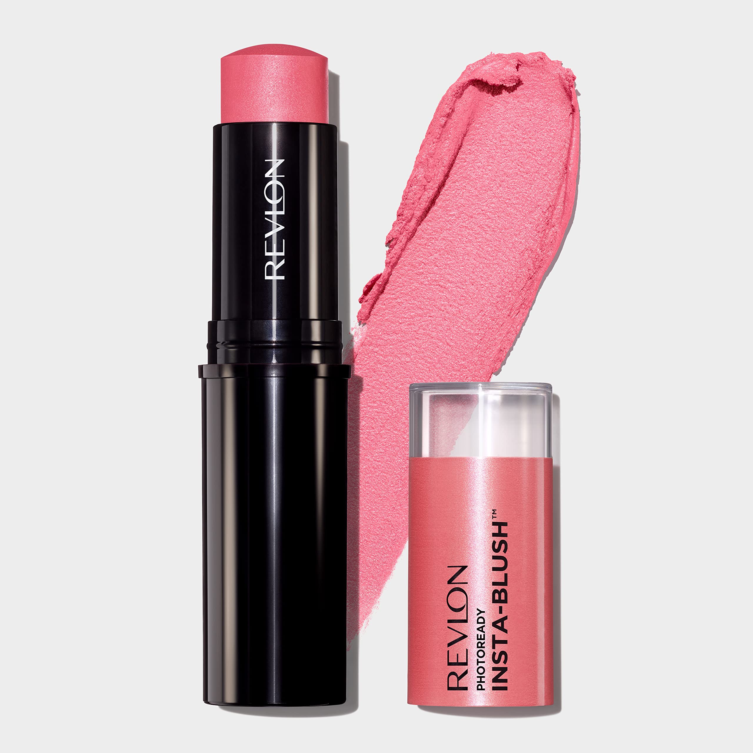 Muestra en la mejilla con REVLON Insta-Blush Stick para un color suave natural.