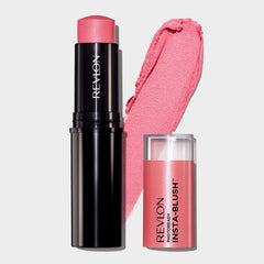 Muestra en la mejilla con REVLON Insta-Blush Stick para un color suave natural.