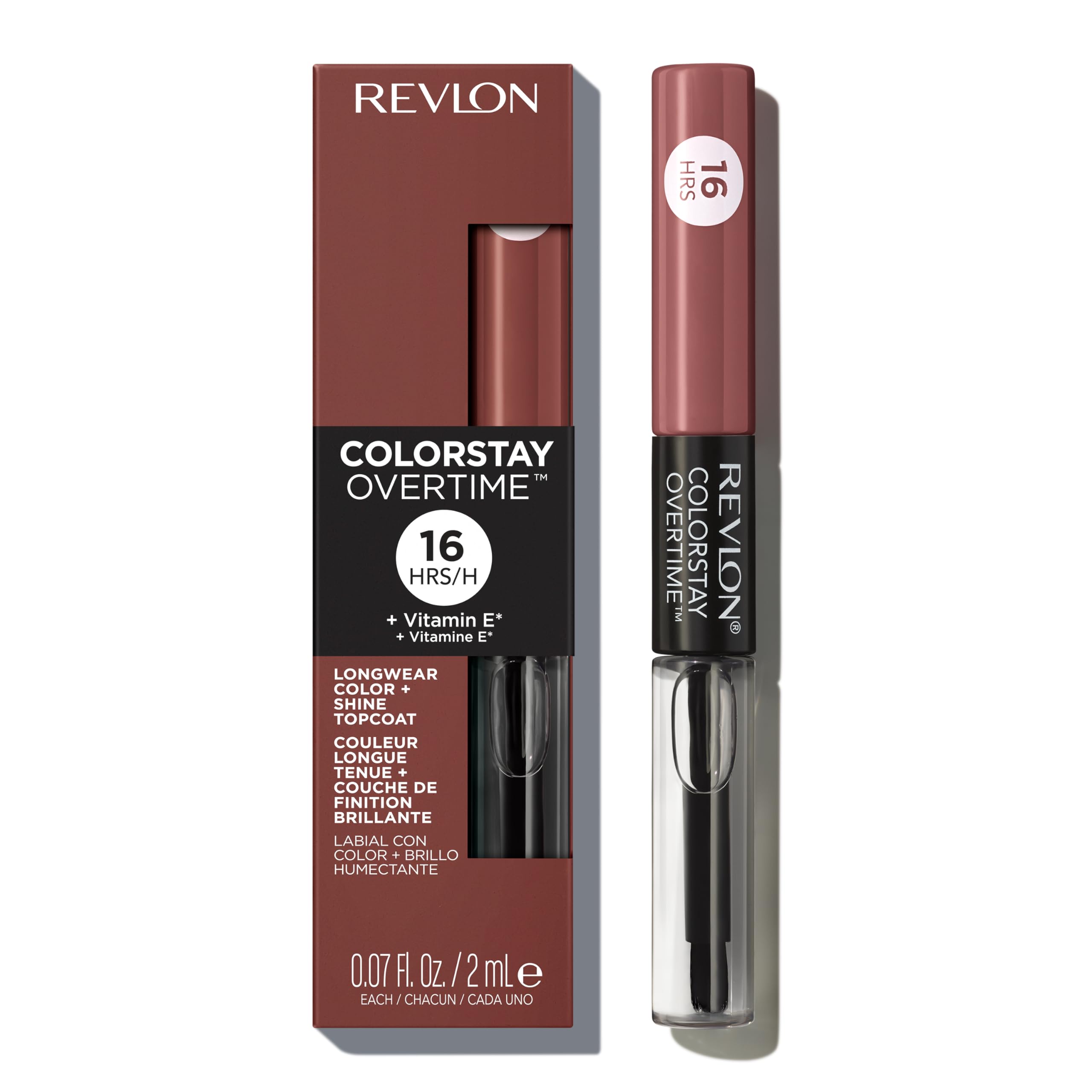 Aplicación desde el centro de labios para definición con REVLON Overtime.