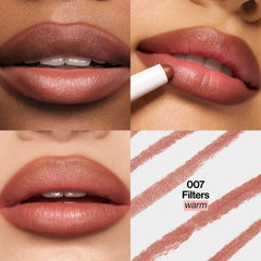 Punta cóncava del REVLON Blur Liner abraza los labios para contorno suave.
