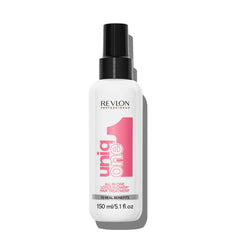 Aplicación en spray de UniqOne para cabello mojado o seco