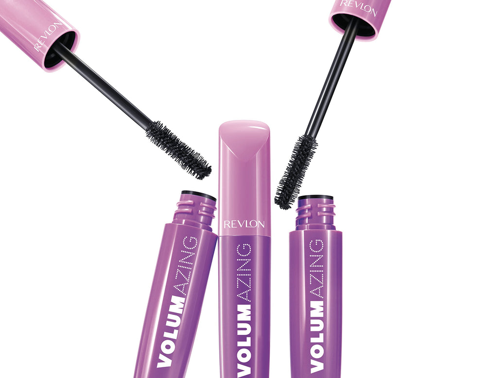 REVLON Volumazing Mascara: cepillos ondulados para elevar el volumen de cada pestaña.