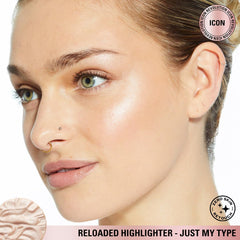 Brillo en puente nasal para realzar la estructura facial