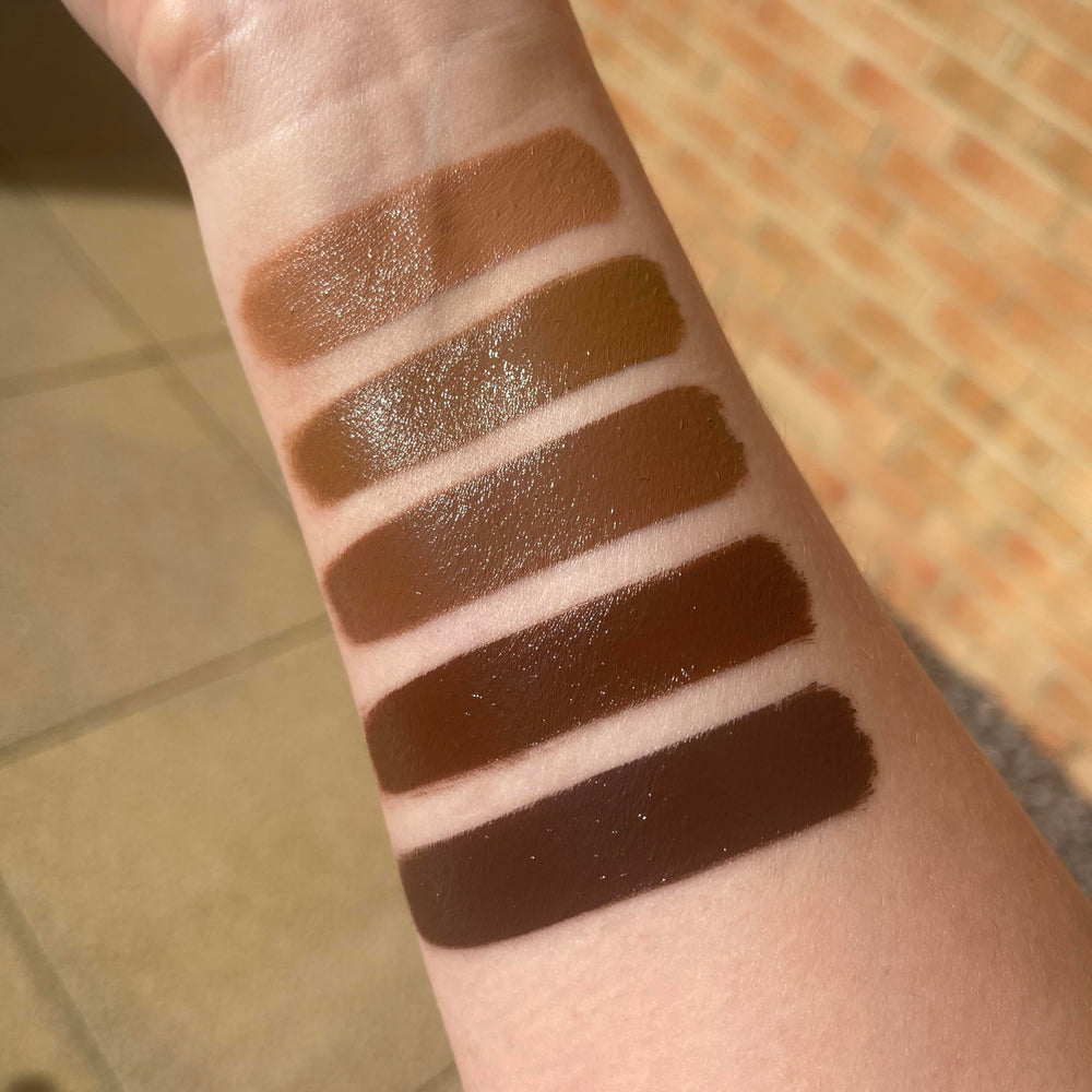 Revolution Beauty London bronzer on forehead and nose for natural radiance