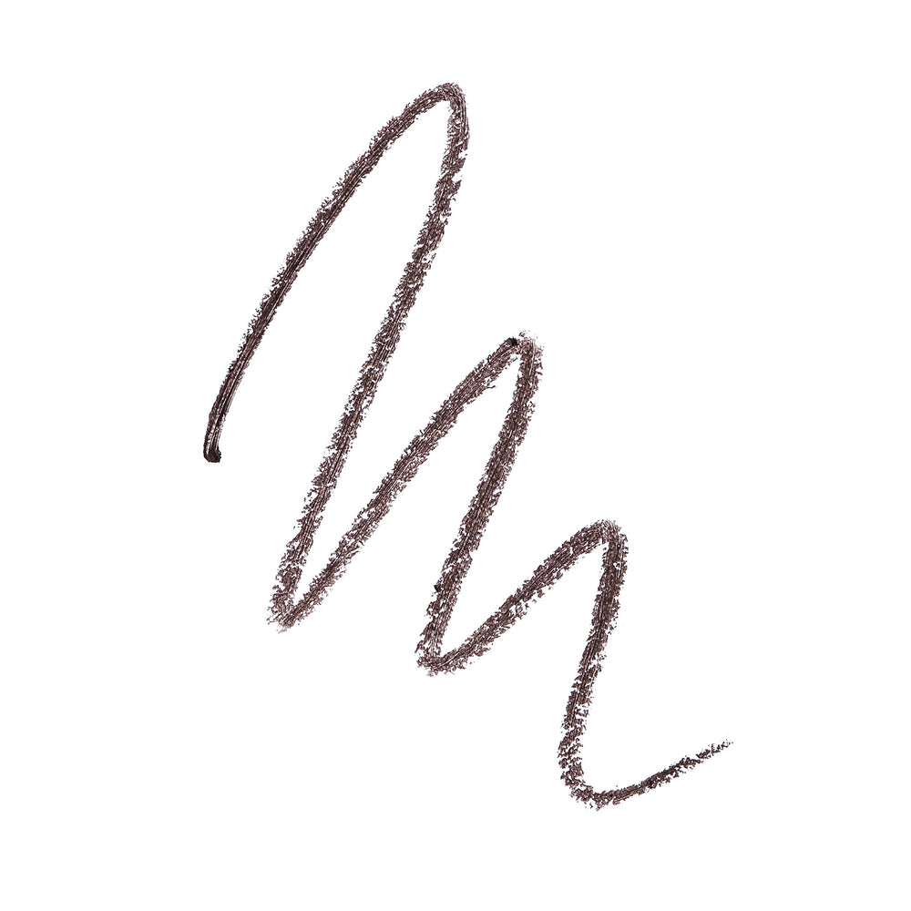 Definición de arco natural con el Lápiz de Cejas Revolution para un acabado suave.