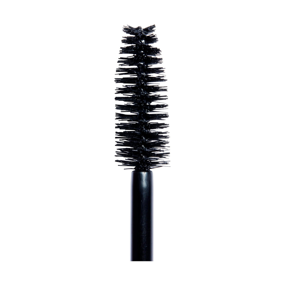 Revolution Lash Pow Mascara: tono negro intenso para definición duradera.