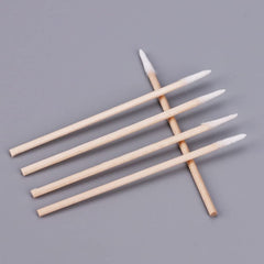 RIKWOG makeup-removal cotton swabs help remove eyeliner and eyeshadow cleanly.