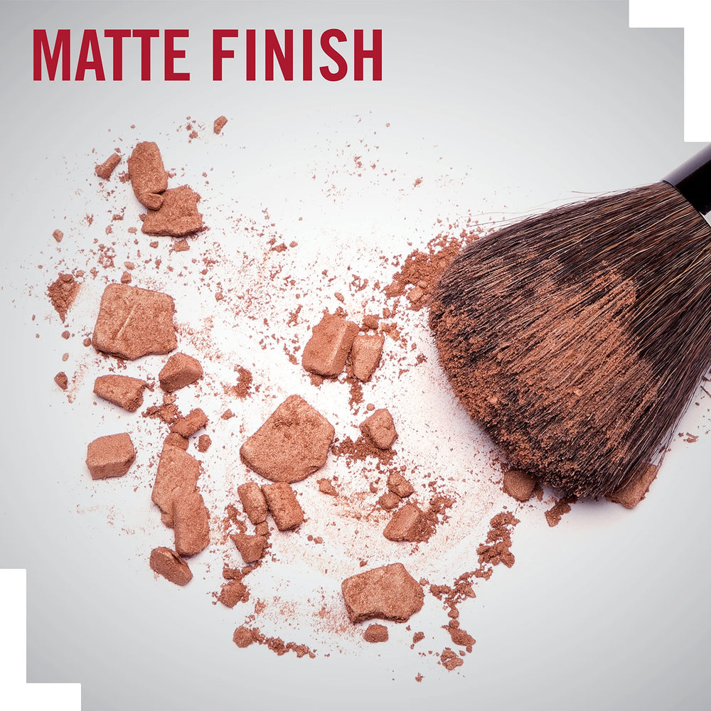Rimmel Natural Sun Light bronzer close-up for easy blending and natural contour.
