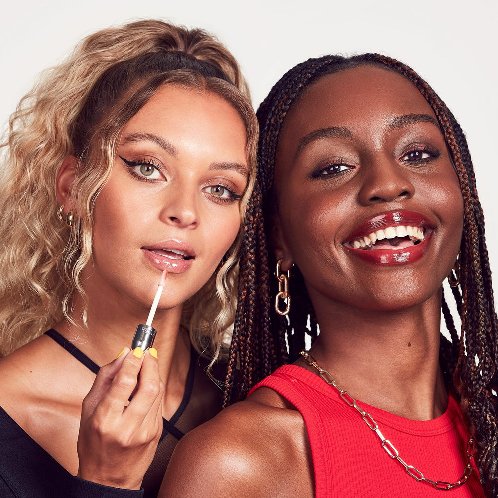 Rimmel Stay Glossy permite retoques discretos en cualquier lugar.