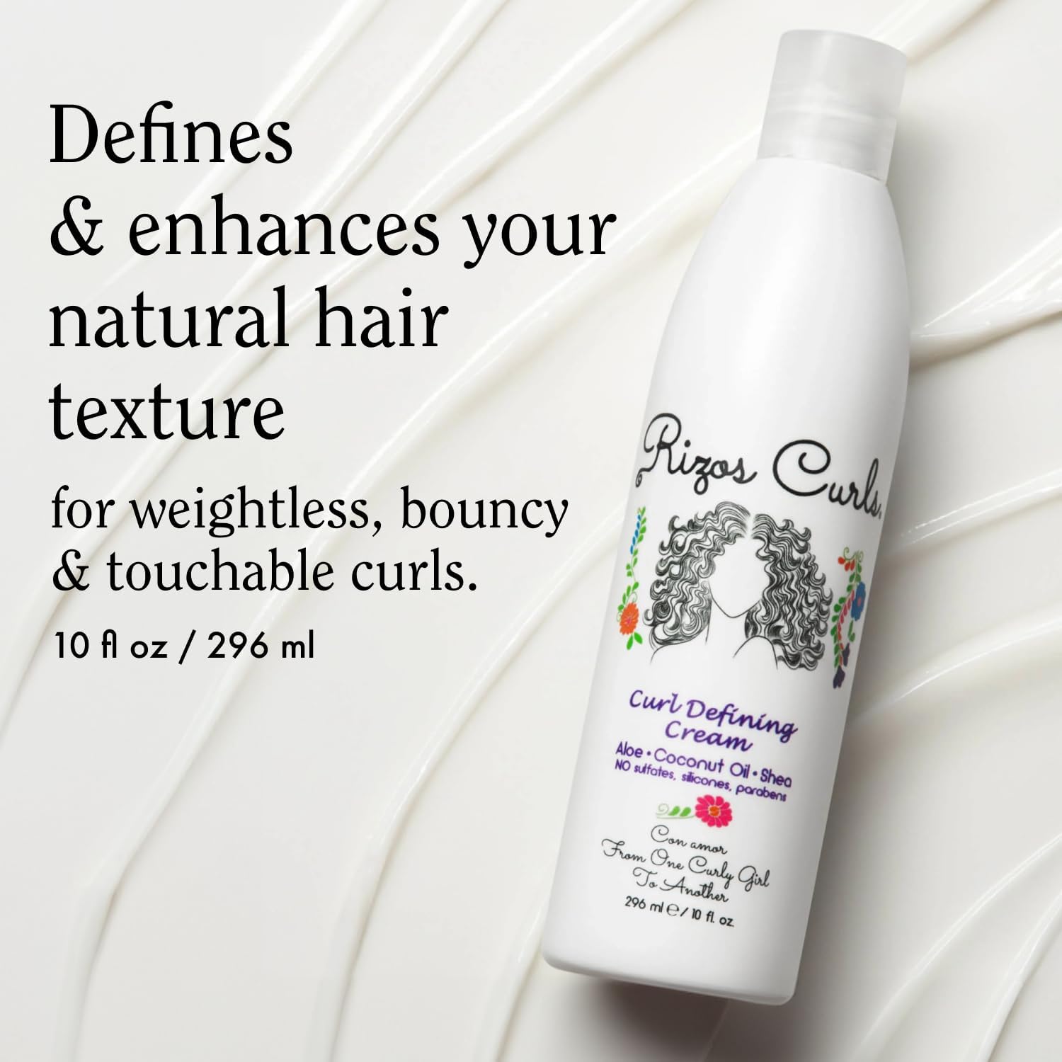 Aplicación de la crema en cabello húmedo para rizos definidos con control.