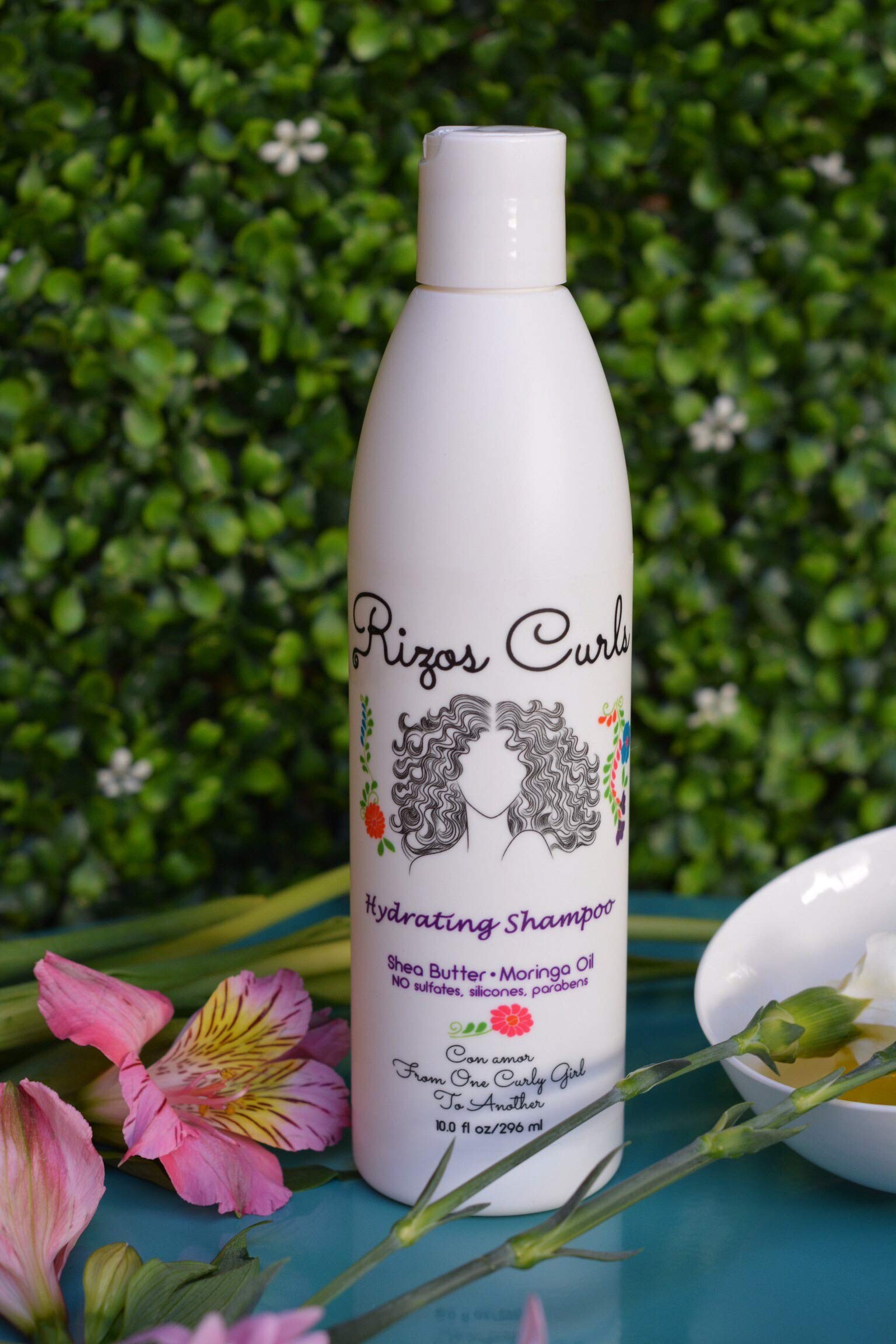 Espuma cremosa de Rizos Curls para una limpieza suave.