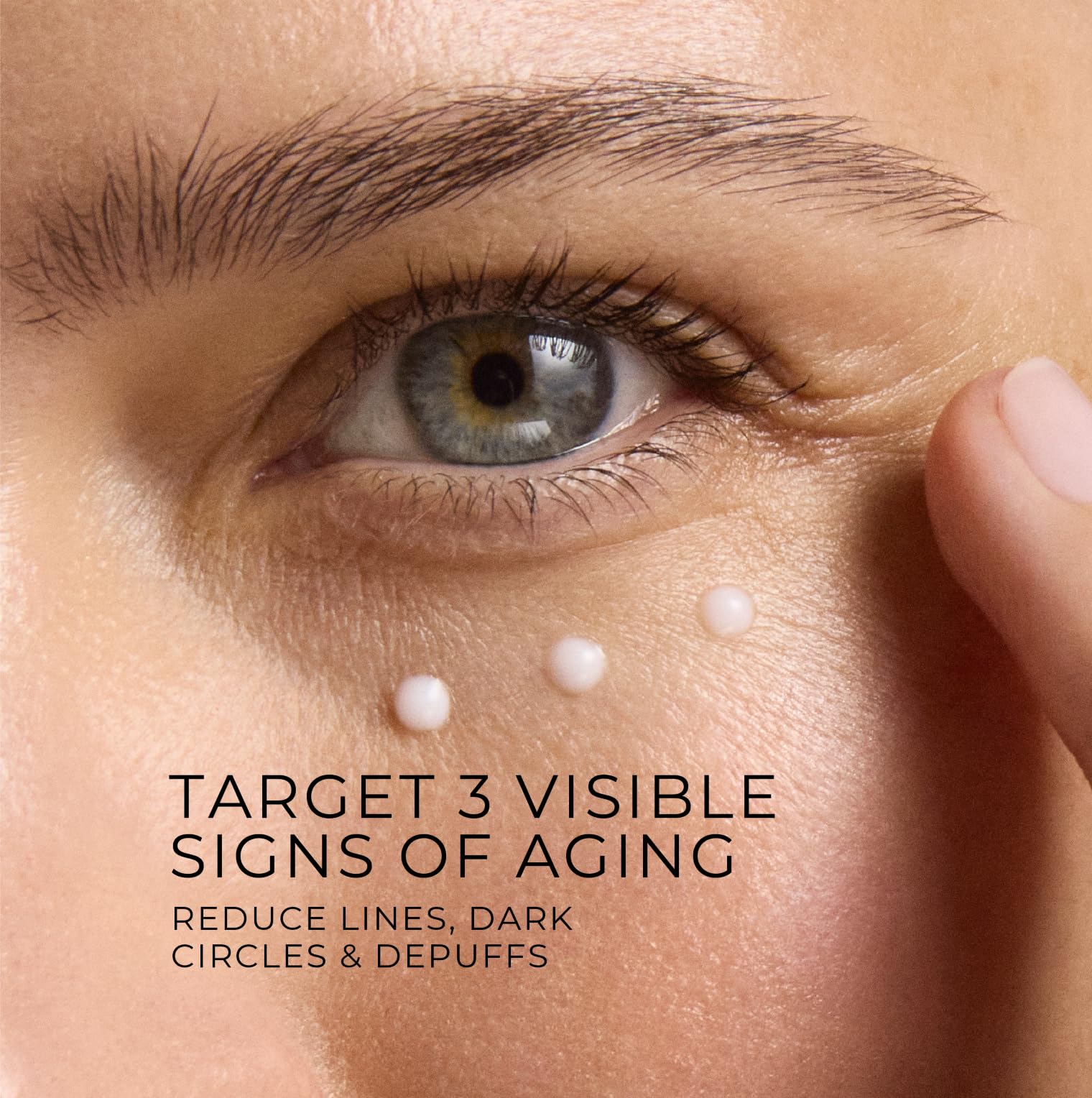 Textura cremosa de RoC crema de ojos retinol sobre la piel