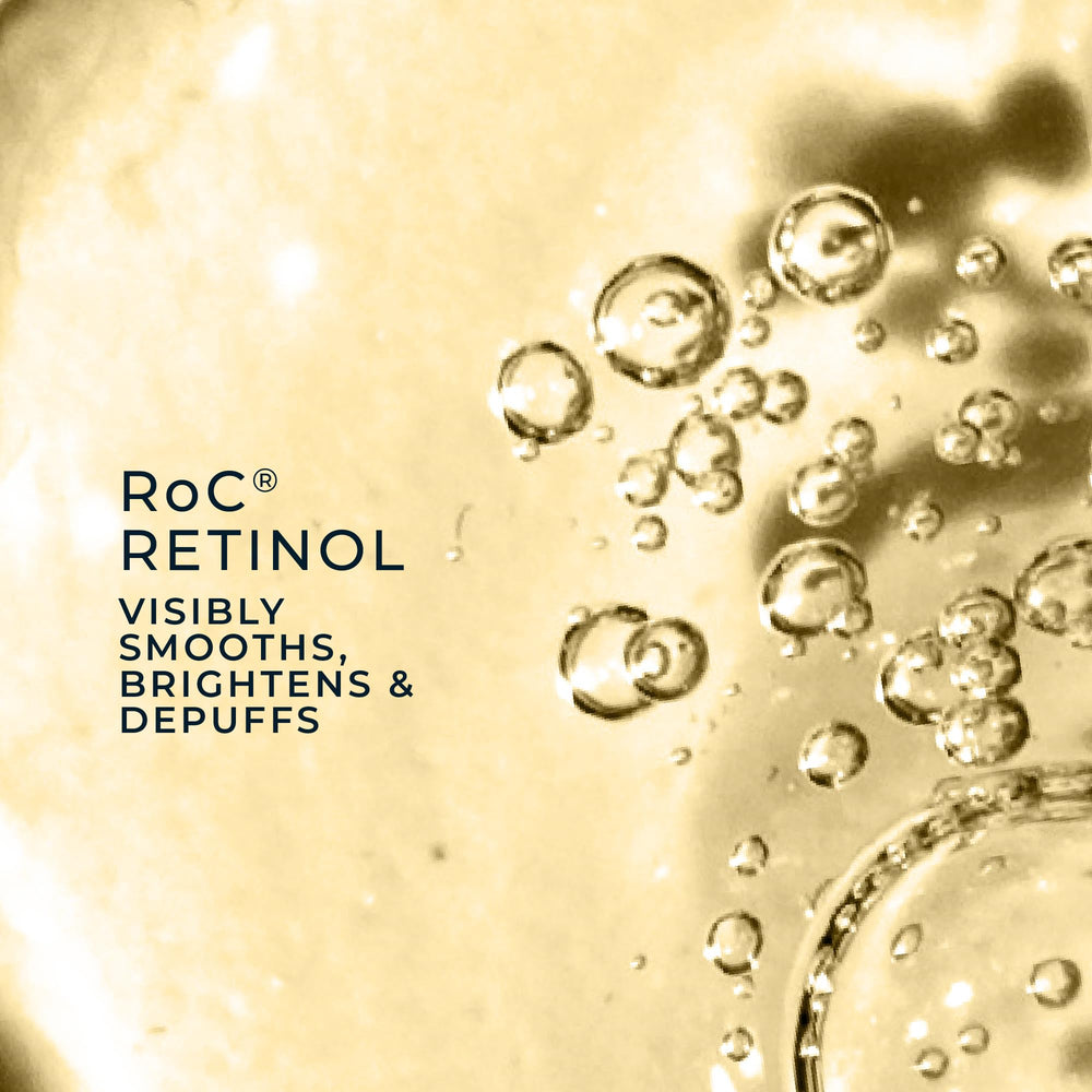 Iluminación de ojeras con RoC Retinol Correxion para mirada más fresca.