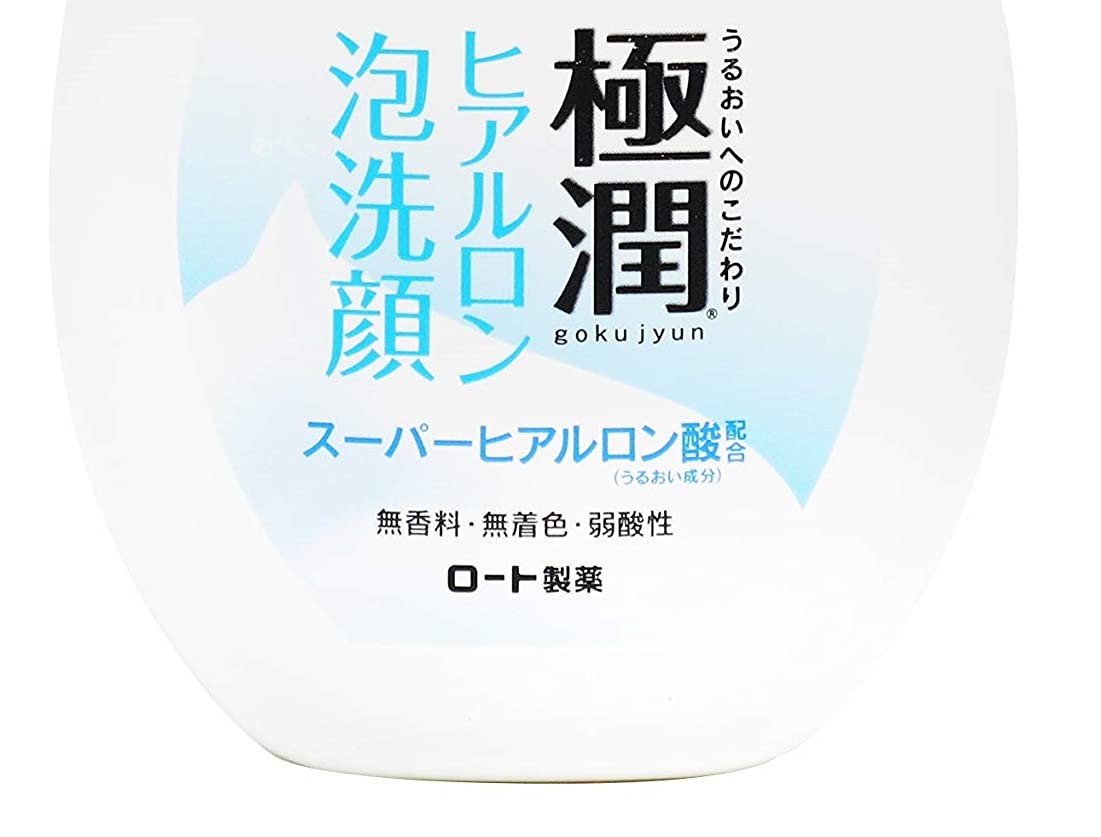 Rohto Hada Labo Gokujyun: ácido hialurónico para hidratación suave.