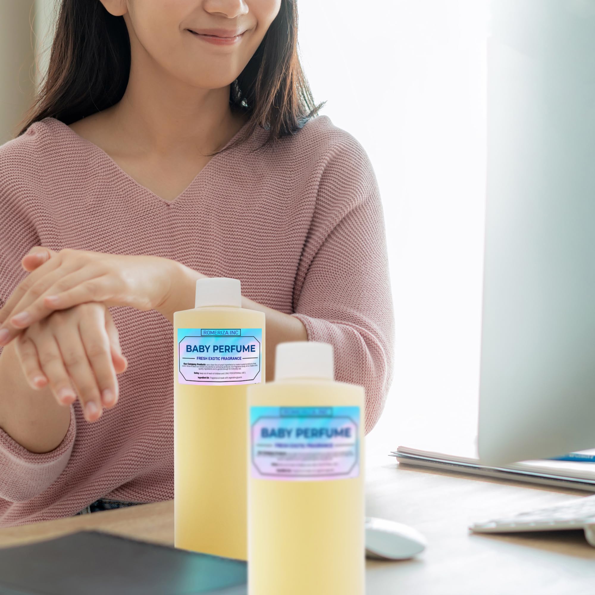 ROMERIZA INC. Aceite fragancia bebé aplicado en pulsos para aroma suave.