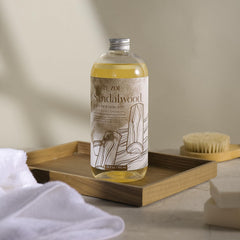 ROMIIE ZOI Contiene jojoba para hidratación suave durante el lavado.
