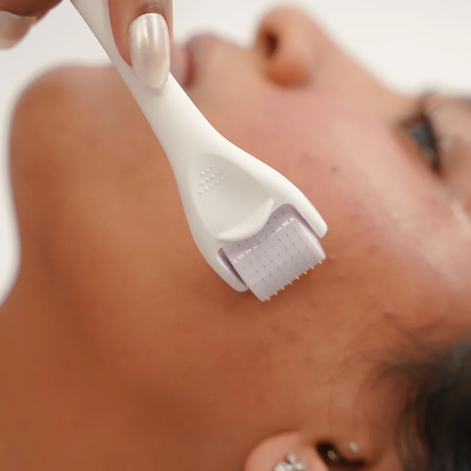 ROSELYNBOUTIQUE Derma Roller on the beard area during a grooming session.