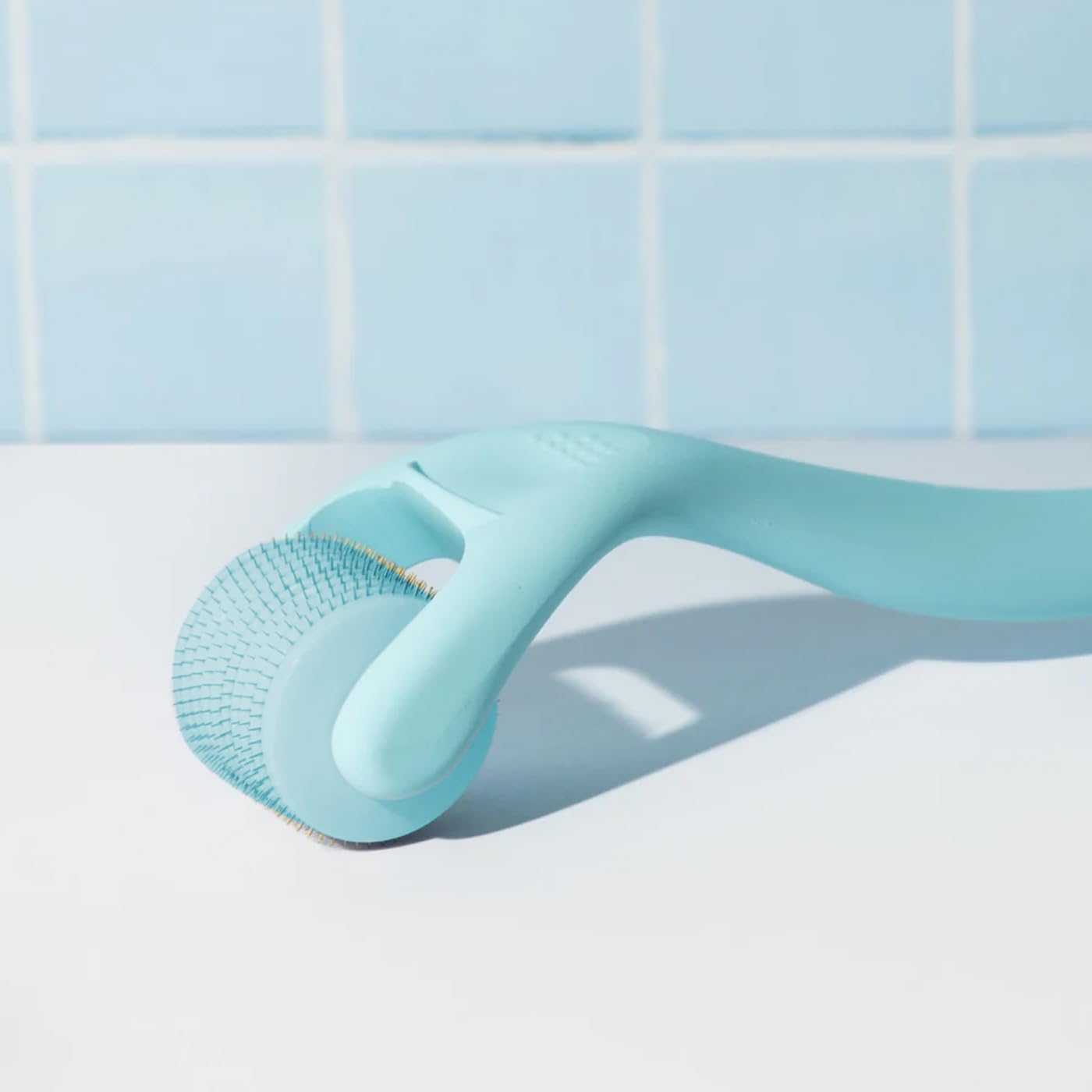 ROSELYNBOUTIQUE derma roller blue hair-use for scalp routine