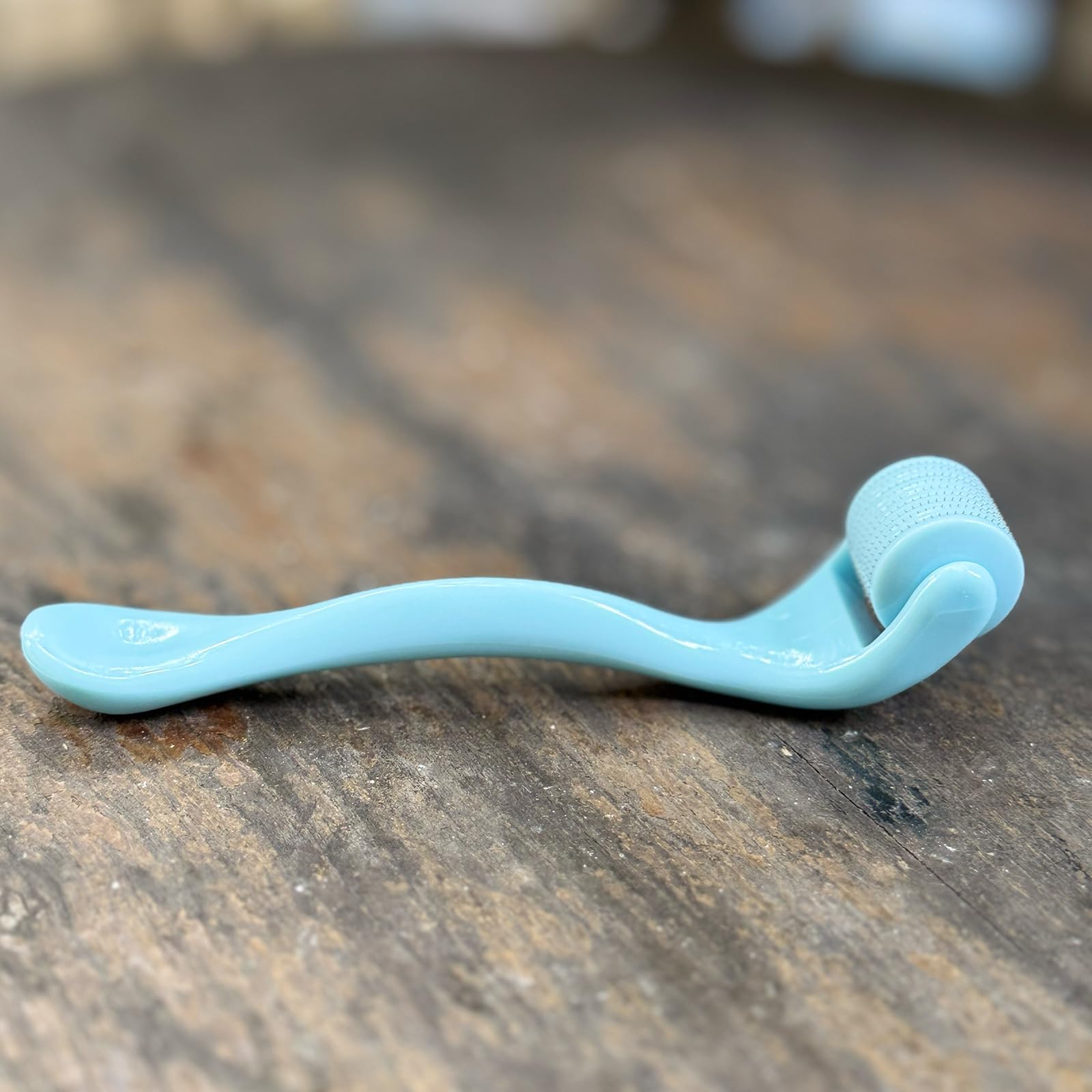 ROSELYNBOUTIQUE derma roller titanium needles close-up