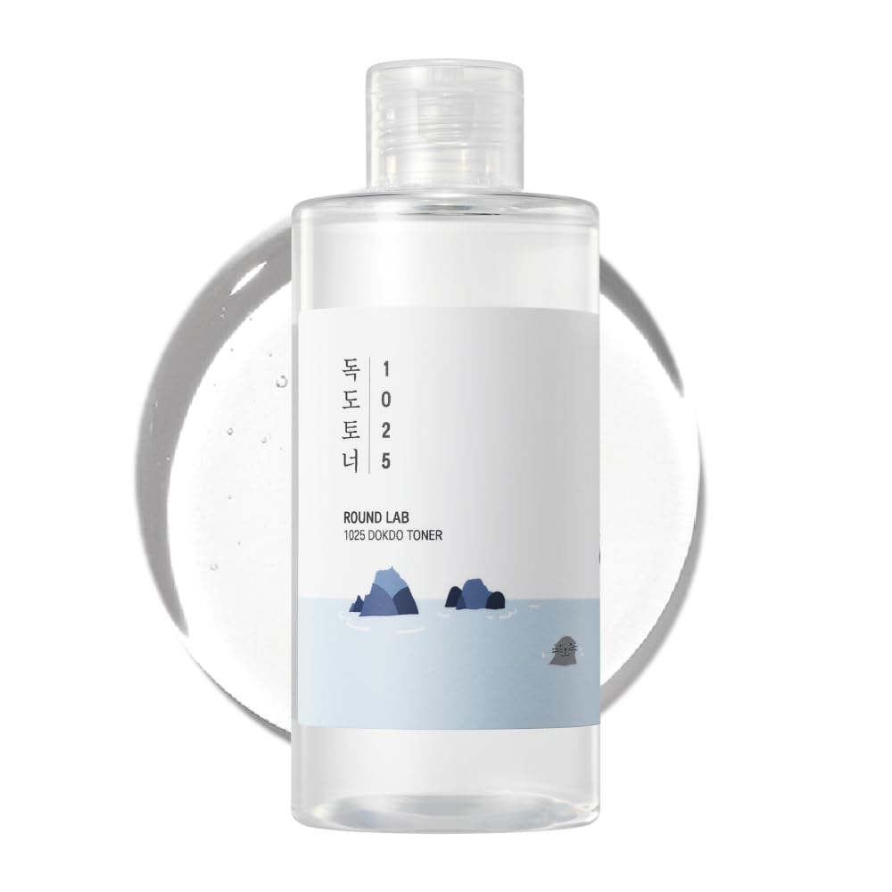 Botella ROUND LAB 1025 Dokdo Toner para uso diario en la piel.